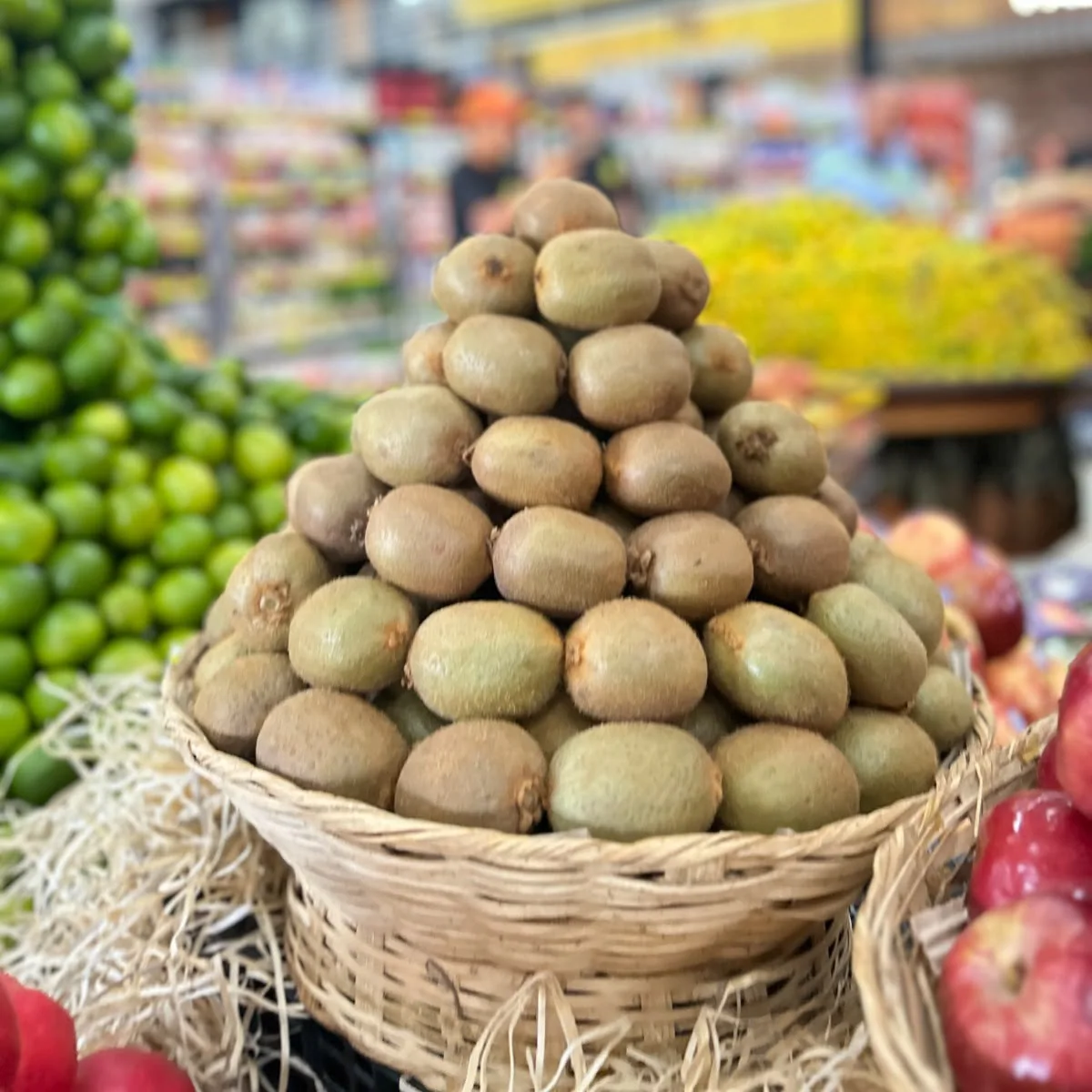 Kiwis frescos do Hortifrúti Tropical
